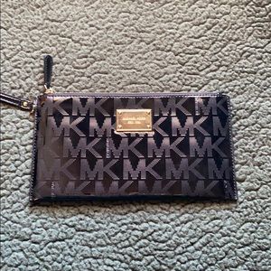 CLOSET CLOSING! Black Michael Kors wristlet